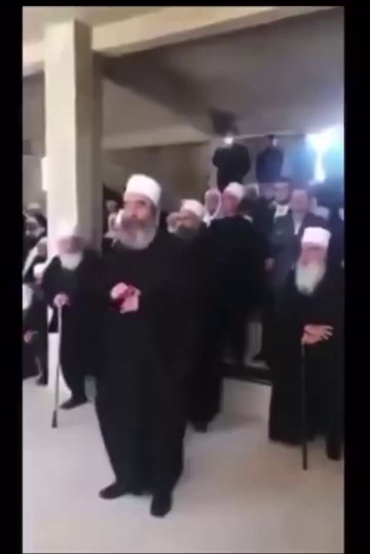 سماحة القواد حكمت عندما كان يلحس لي قبل أن أسقط ويحول وجهة لسانه إلى مؤخرة نتنياهو
