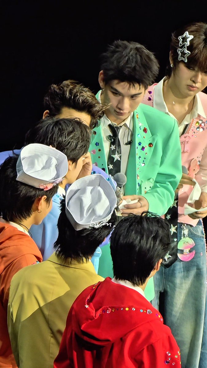 นอร์ทนี่หลายทีละนะ หัวเรือใหญ่ตี๋ตี๋ป๋อเป็นใครไม่ต้องสืบ ชีเสิร์ฟไม่หยุด แถมพยักหน้าภูมิใจด้วย 1 ที เก่งมากเจ้านอร์ท ทำดี555555555 #teeteepor