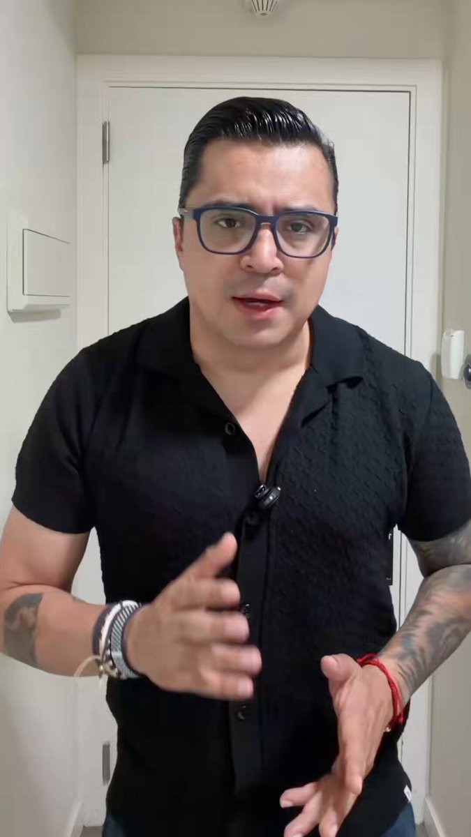 El poder intenta convertir una historia de vida en una mentira, toca responder con la verdad. Viví 11 años en Estados Unidos. Trabajé, cumplí la ley, jamás cometí delito alguno, pagué impuestos y jamás recibí un solo beneficio del gobierno. Mi solicitud de asilo estuvo marcada por el asesinato de mi padre, una historia que el propio gobierno de Estados Unidos conoce muy bien. Políticos de derecha y del establecimiento con familiares y vínculos con narcotraficantes están impedidos para hablar de mi caso. Señor Christopher Landau : pueden atacarme, señalarme e intentar desacreditarme. Lo que ya no pueden hacer es silenciarme. Seguiremos