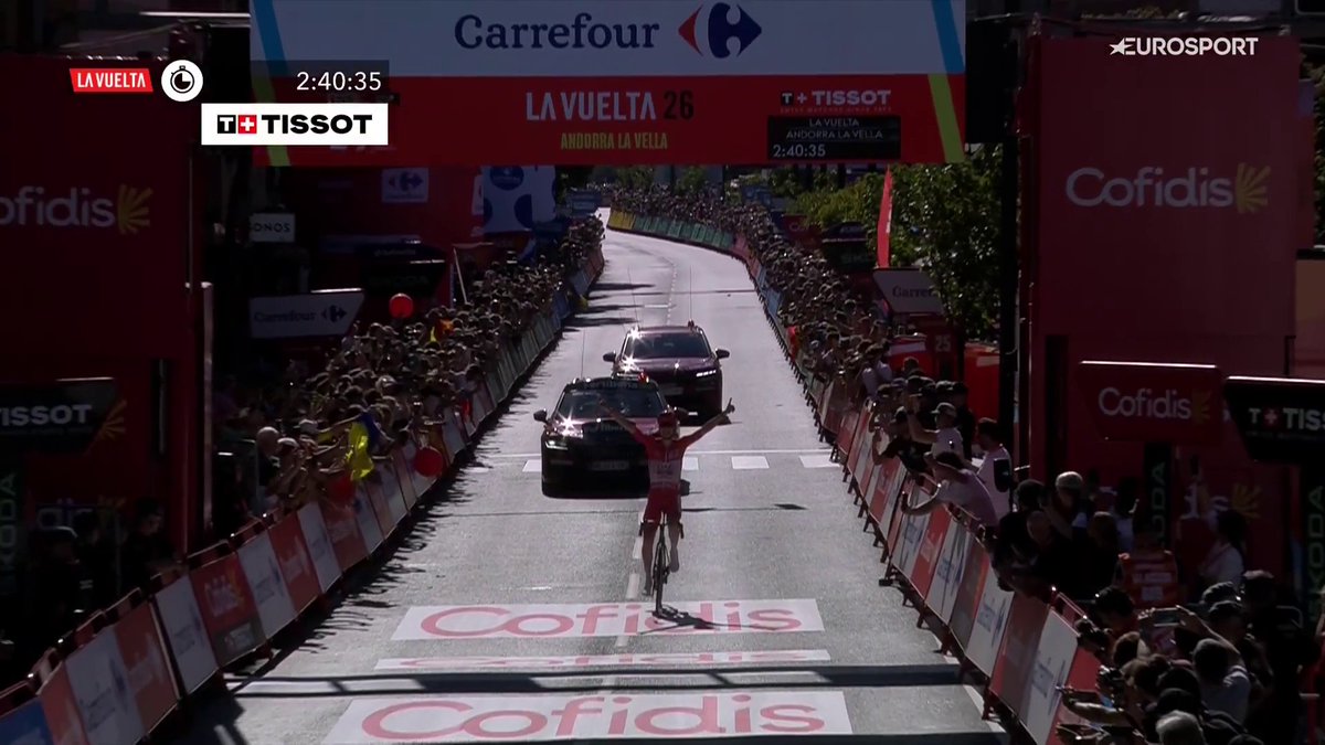 De 'Pogachitar' nada. 𝐃𝐎𝐍 𝐓𝐀𝐃𝐄𝐉 𝐏𝐎𝐆𝐀𝐂𝐀𝐑. El maillot rojo liquida La Vuelta en Andorra. #LaVuelta26 #LaCasadelCiclismo