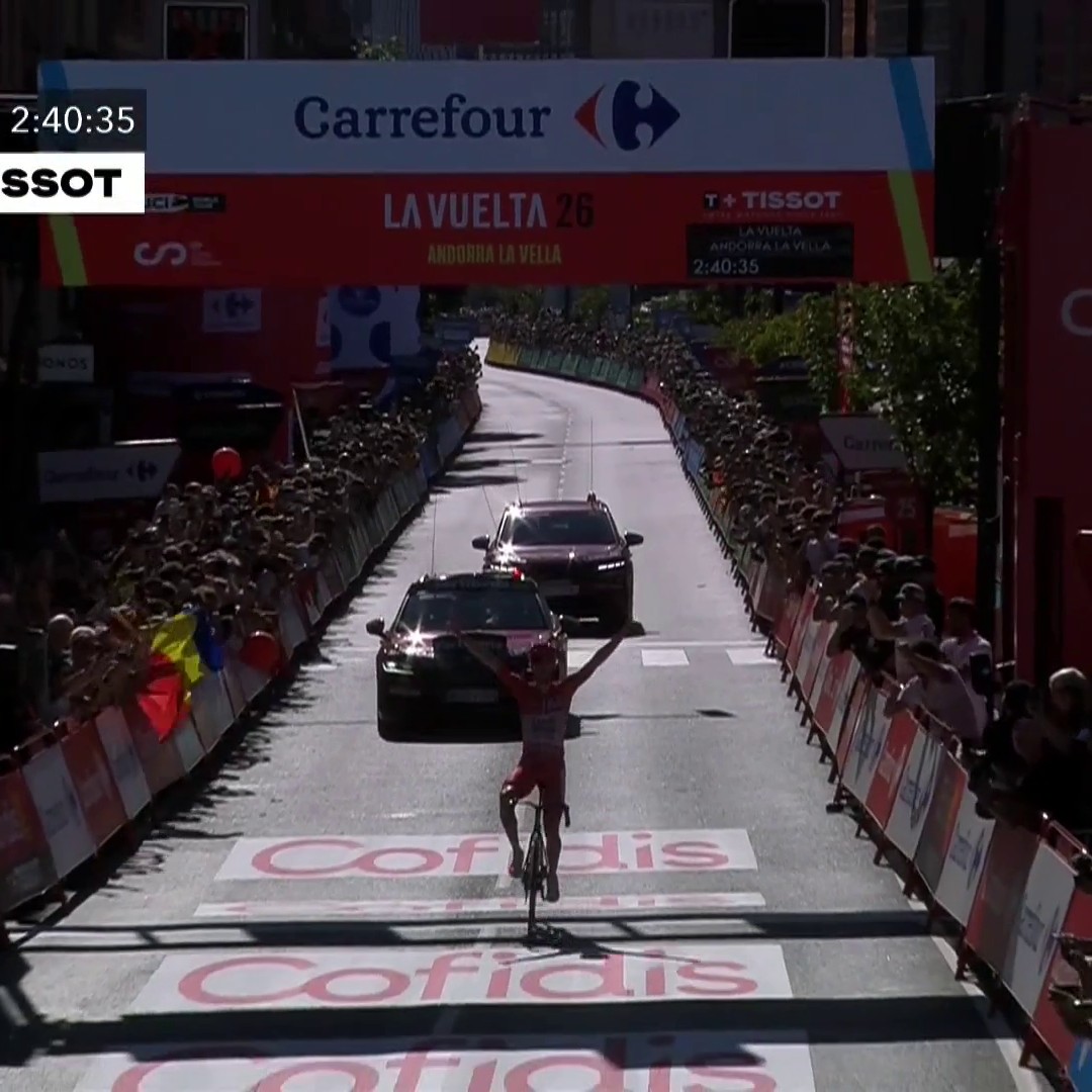An exhibition from Pogačar 🎨 A 50km solo attack sees Tadej Pogačar stamp his authority on La Vuelta with a spectacular Stage 4 victory. 👑