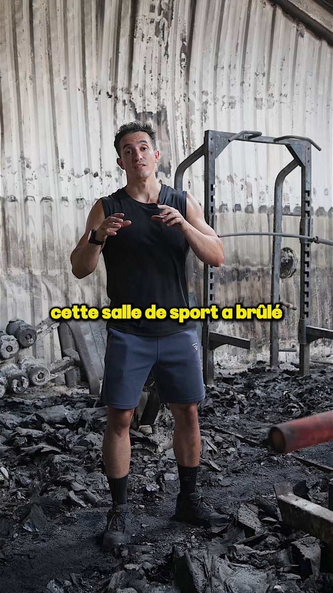 Je visite une salle de sport brûlé.