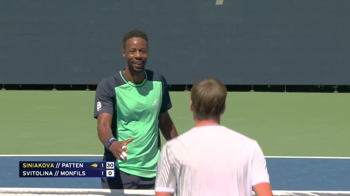 Gael Monfils knows a hot shot when he sees one 😄 The Frenchman shows his appreciation for that Henry Patten beauty!