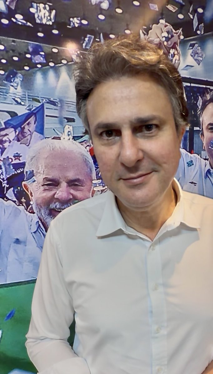 Tem gente que muda de lado e de ideia como quem muda de roupa. Por conveniência de poder pessoal. E eu não vou ficar calado! Cada vez que o senhor Ciro Gomes tentar me atingir com as calúnias dele, vou trazer ele mesmo pra responder. Porque eu sigo do mesmo lado. No time do Lula , do Elmano de Freitas, do Cid Gomes, da Luizianne 1️⃣8️⃣0️⃣ e de tanta gente boa! O nosso time continua sendo aquele que trabalha para melhorar a vida dos cearenses.