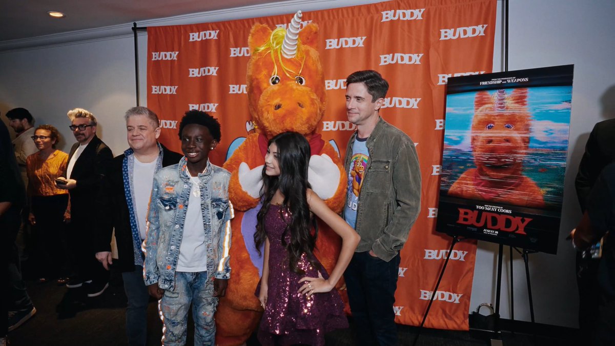 brought out all my best friends to celebrate me at my big movie premiere! 🎥 @puzdriak_stan