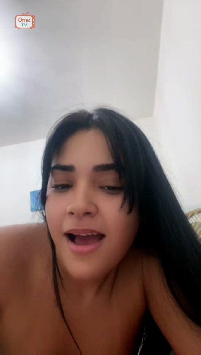 bastou 5 minutos pra ela deixar a timidez de lado e chocar a live toda