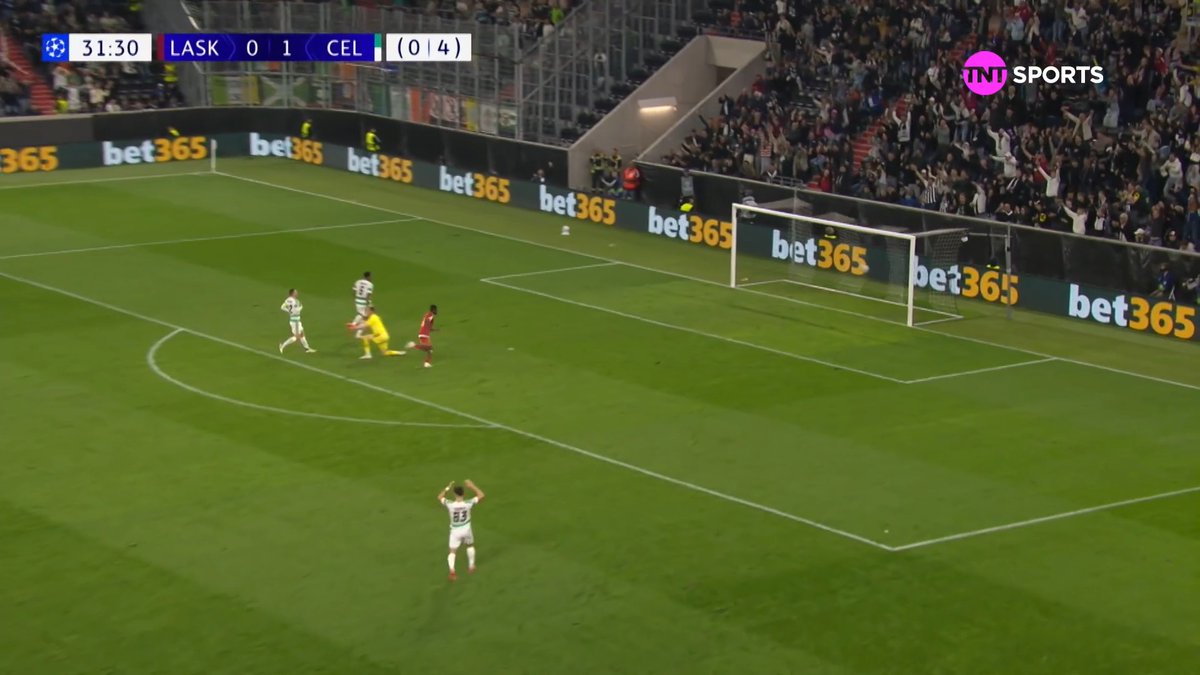O QUE ACONTECEU, MINHA GENTE?! 😂😱 Falha BIZARRA do Celtic e gol do LASK! ⚽ Assista agora a LASK x Celtic no Space e na HBO Max! #MFM #CasaDaChampions #HBOMax 🎙️: Victor Lopes