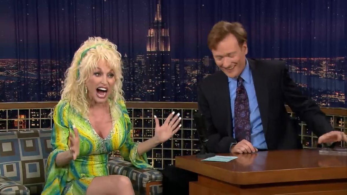 Remembering Dolly Parton Dolly Parton once shared an unexpected story about her very first trip to New York City including how she actually got kicked out of a hotel. She also opened up about how her family kept her humble and addressed some of the wildest tabloid rumors written about her. Today, that story feels different. Dolly Parton has passed away, but the humor, warmth, and unforgettable spirit she brought to the world will live on forever. Rest in peace, Dolly. 🕊️💔