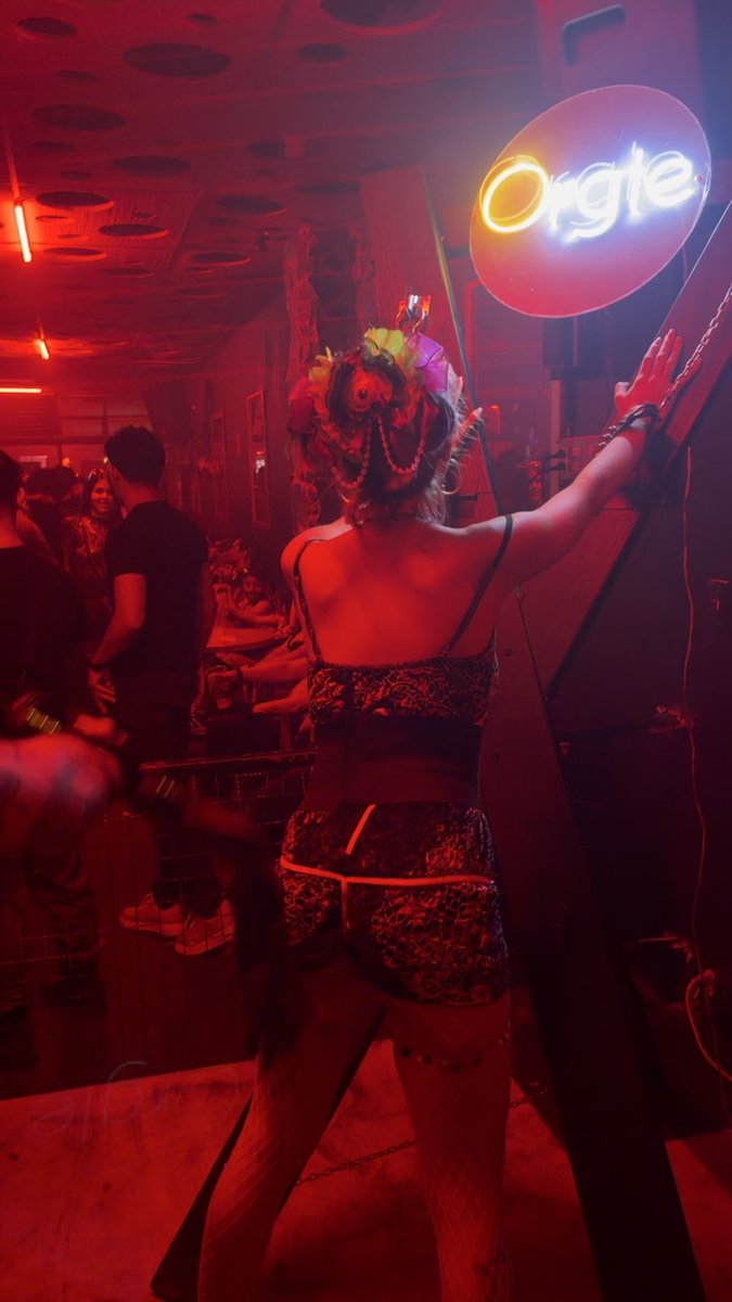 TRANCE SW nos dio la oportunidad y nosotros llevamos la X de San Andrés. 😈 ¿El resultado? Estreno oficial como tenía que ser. 🔥 No llegó como decoración… llegó para convertirse en parte de la experiencia. Una noche más haciendo que ORGIE esté donde pasan las cosas que todos terminan recordando. 🖤 #orgiemexico #dareyourself #trancesw #BDSM #Kink #CDMX #LaCasaDeLosFamososMéxico4