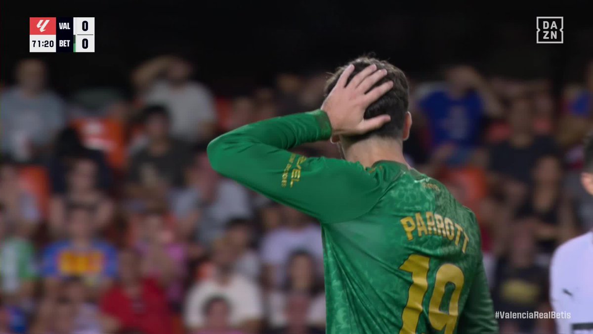 La que ha tenido Parrot AL MINUTO de debutar con el Betis 😱 #LALIGAenDAZN ⚽