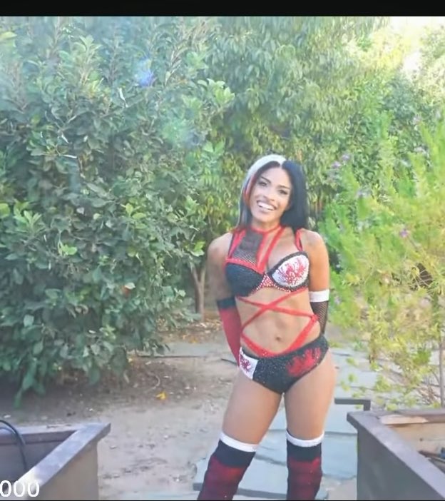 Xelina FKA Zelina Vega has arrived for a match with streamer Cinna 😂
