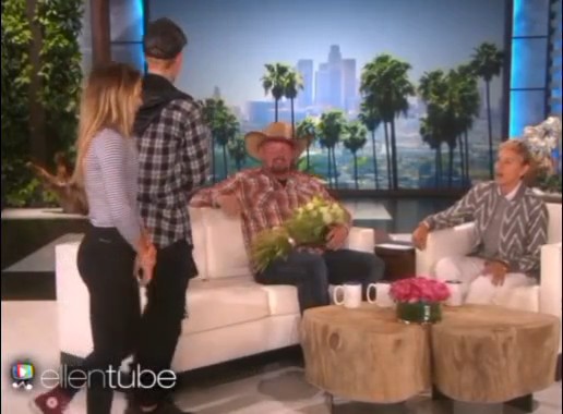 Jeremy Bieber was such a terrible father that Justin saw a man being present for his daughter and wished he was his dad instead 😭. "I wish backstage like I wish this guy was my dad".