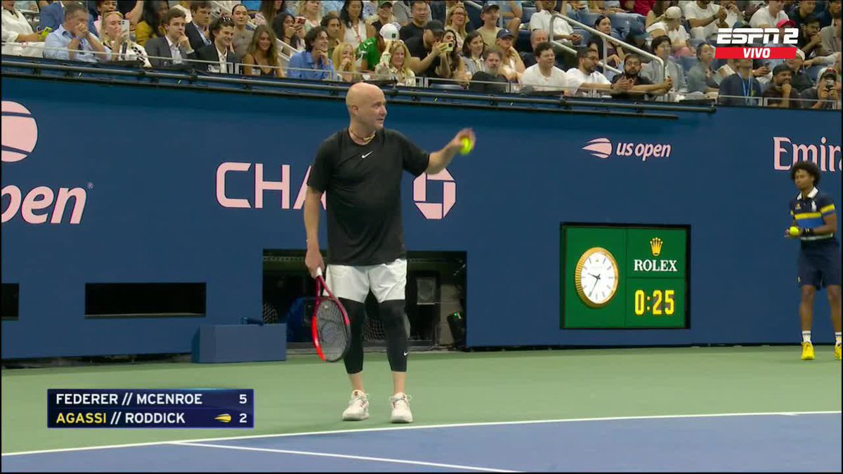 Agassi, ¡directo a practicar saque! 😅 📺 Mirá el #USOpen en el Plan Premium de Disney Plus.