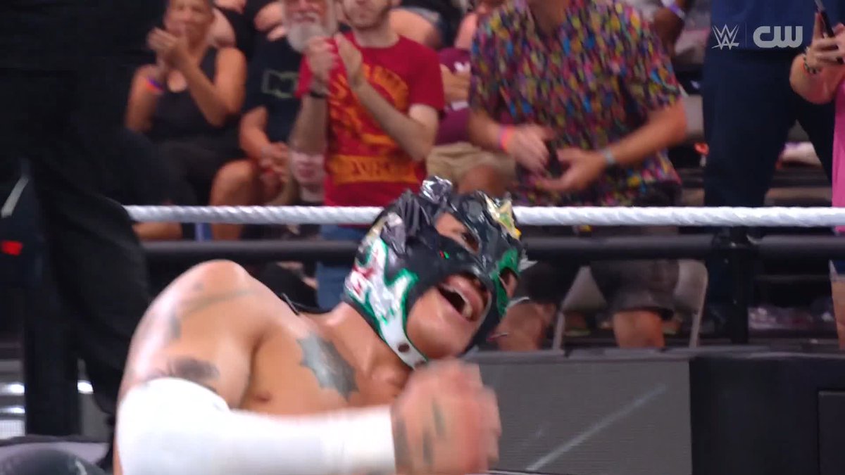 WHAT A MATCH ✨ REY FENIX WWE retains the AAA World Cruiserweight Championship!