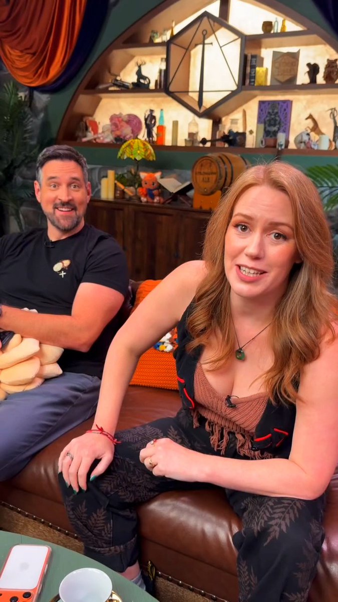 PIPING HOT TEA - LIVE 🫖 ✨ Join our wondrous host Whitney Moore LIVE at 7PM PT as she sits down with Marisha Ray, Sam Riegel, and Travis Willingham to recap recent #CriticalRole Campaign 4 events and swap hot gossip on all things Aramán! TAKE A SEAT FOR TALE GATE ⬇️