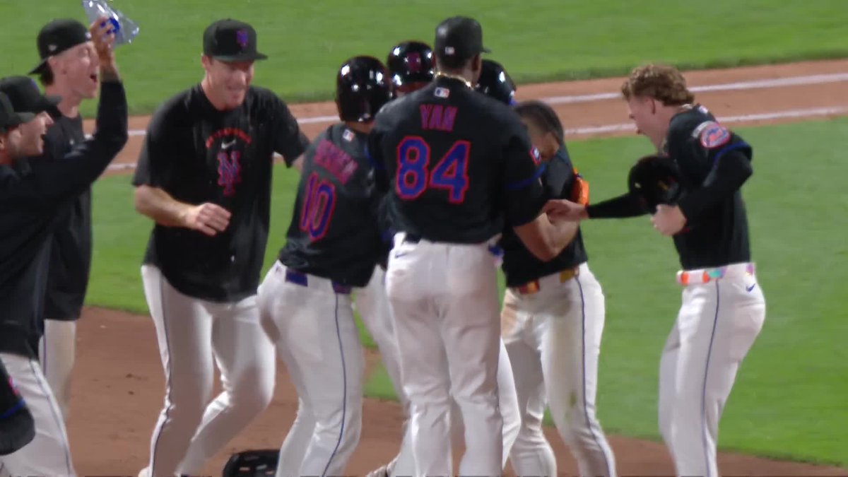 "I love playing defense. I love taking hits away and helping my pitchers out." Francisco Lindor talks with Steve Gelbs about his game-saving defensive play and more in the Mets' extra-inning win over the Brewers!