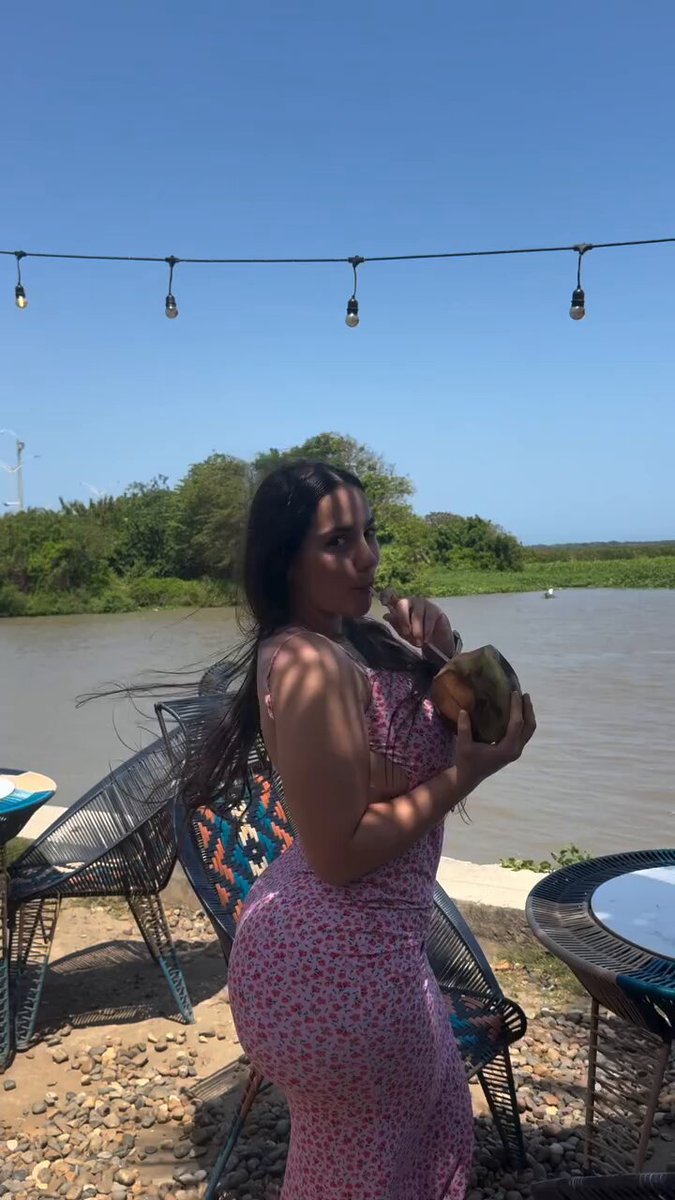 No necesitas imitar a nadie🐚 , necesitas ser tu 🌺🌸 , muestra tu naturalidad , tu autenticidad , tu magia 🌻 💫