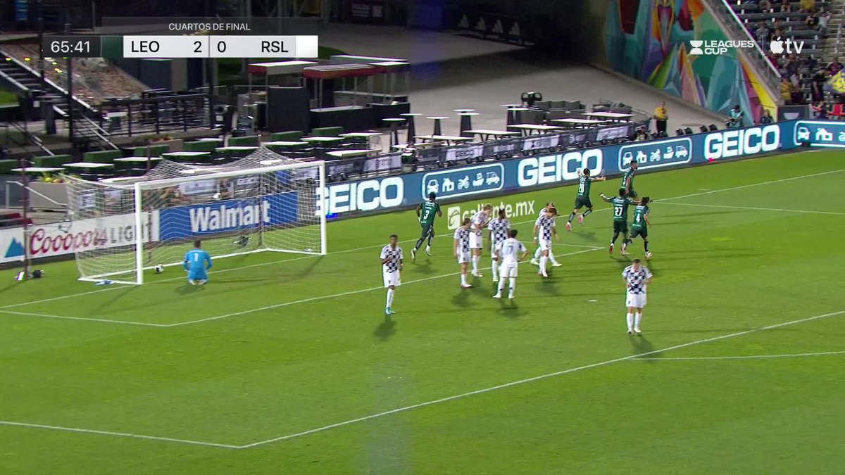 ¡Cabezazo y se canta el segundo del Club León! 🦁🔥 Sebastián Vegas duplica la ventaja de la Fiera. 👏 #LMXLC2026 | #LEO | #CF Ve la Leagues Cup 2026 en vivo en Apple TV.