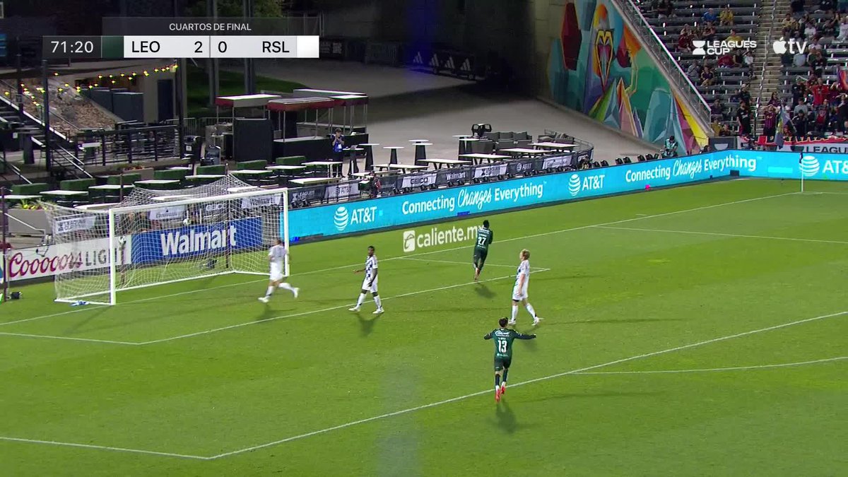 ¡Qué potencia y qué golazo! 🔥 Diber Cambindo se quita al portero y pone el tercero del Club León ante el Real Salt Lake. 🦁👏 #LMXLC2026 | #LEO | #CF Ve la Leagues Cup 2026 en vivo en Apple TV.
