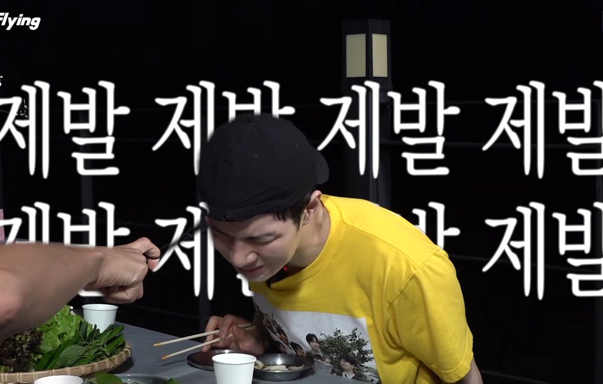 나왔다 최애장면! ㅋㅋㅋㅋㅋㅋㅋㅋㅋㅋㅋㅋㅋㅋㅋ ㅋㅋㅋㅋㅋㅋㅋㅋㅋㅋㅋㅋㅋㅋㅋ 얼마나 잡아당겼는지 회승이 모자끈 늘어난거봐 ㅋㅋㅋㅋㅋ