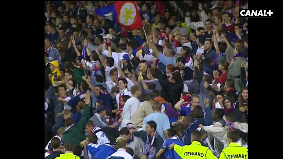En 2002, Sidney Govou enflammait Gerland face à Fenerbahçe avec ce but mémorable 🤩 OL/Fenerbahçe c’est ce soir à 21H00 sur CANAL+ 📺
