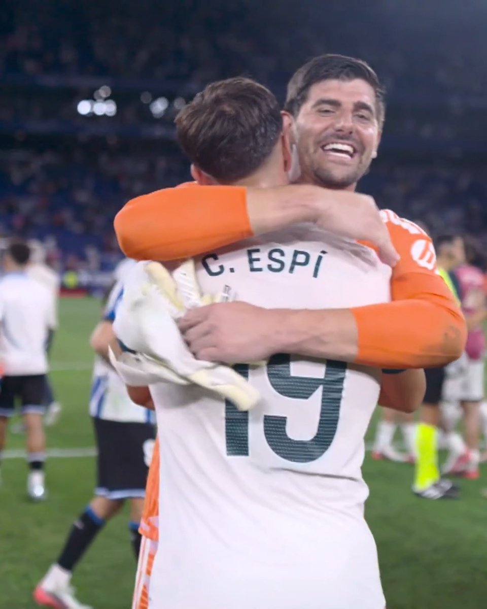 Todo el mundo quería abrazarle. 🫂 LALIGAHighlights | EspanyolRealMadrid