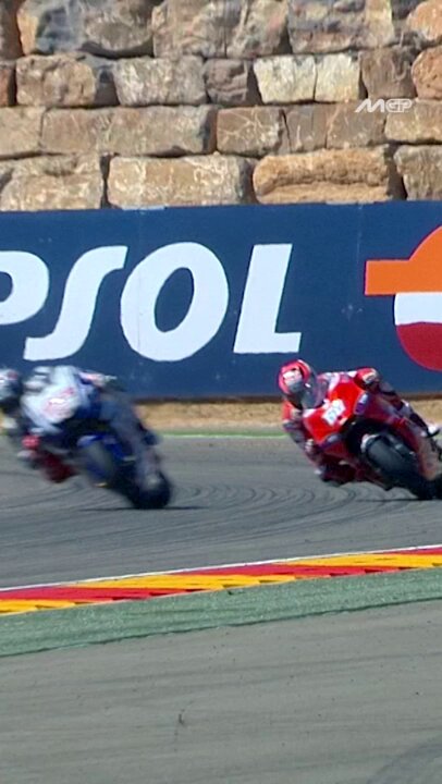 Our first trip to Aragon was a special one for Ducati Corse 🏆 Stoner took the flag as Hayden snatched third at the last second 👏 #AragonGP 🏁