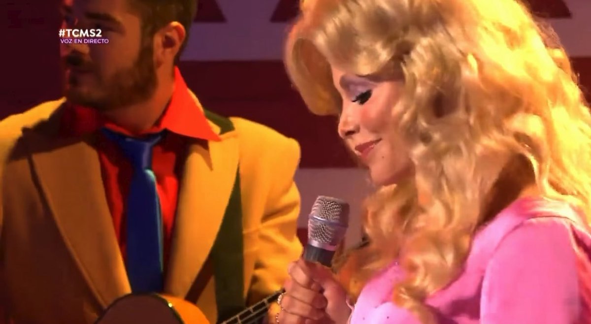 la primera vez que supe que dolly parton existía fue con la imitación de soraya de tu cara me suena y nunca me cansaré de decir lo importante que es que haya programas musicales en televisión