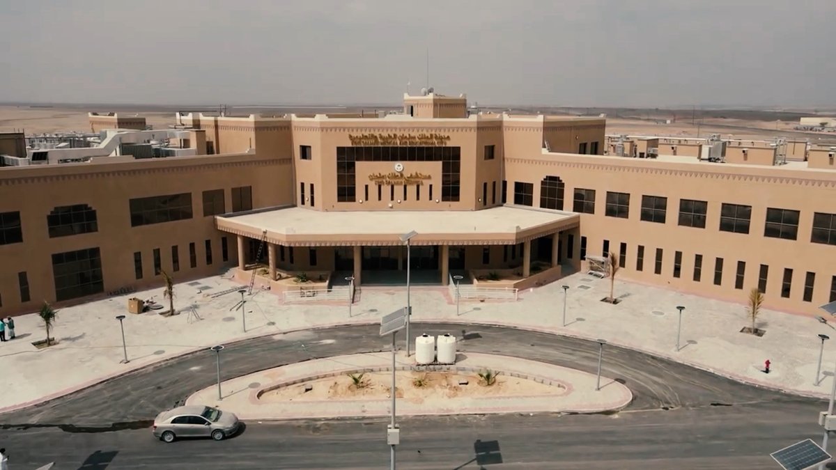 يسهم #البرنامج_السعودي_لتنمية_وإعمار_اليمن في تعزيز قدرات قطاع #الصحة في #اليمن عبر مشاريع تنموية تشمل إنشاء وتطوير وتجهيز المستشفيات والمراكز الصحية؛ بما يرفع كفاءة الخدمات الطبية، ويسهّل الوصول إليها، ويدعم تلبية احتياجات المجتمعات المحلية 🩺🏥 #SDGs
