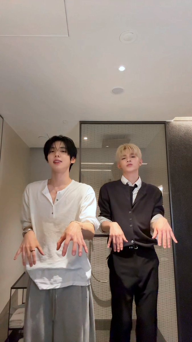 move like an animal 🐼🐰 🔗 #AND2BLE #앤더블 #ZHANGHAO #HANYUJIN