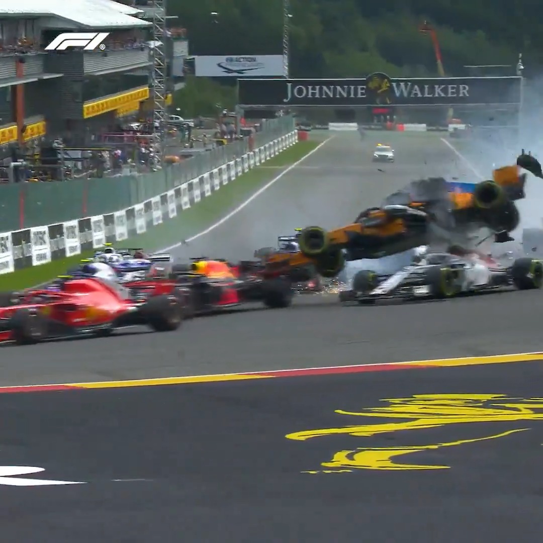 🤯 La escalofriante salida del Gran Premio de Bélgica de 2018 🔙 Hace ocho años, el McLaren de Alonso salió volando en Spa tras un golpe con Hülkenberg y acabó sobre el Sauber de Leclerc 🙏🏻 Afortunadamente, todo acabó en un susto sin grandes consecuencias #F1