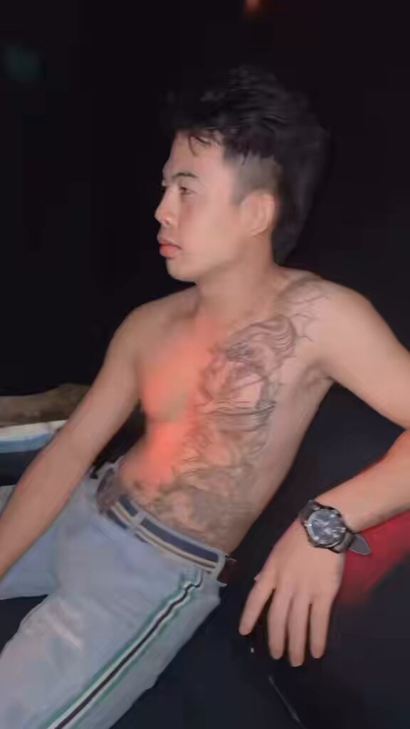 น้องไนท์ หนุ่มตัวเล็กดูแลดี ใครนั่งด้วยรับลองไม่ผิดหวังแน่นอนครับ มาเที่ยวมาหาน้องมาเรียกน้องได้ที่ร้านนะครับ ❤️ Good Guy Host/Club 📍โชคชัย4ซอย78 Line - Facebook - TikTok -
