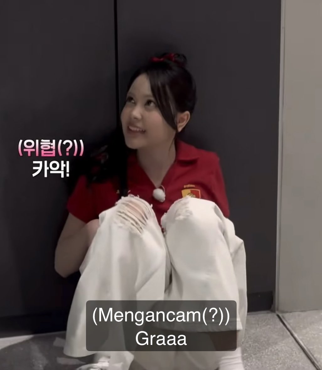 KASIAN BANGET 😭😭 Terlalu jujur kamu Carmen 🤣🤣🤣 🌴 : Ah Yuha aaa 🌴 : Apa yang kamu lakukan sekarang woi 🌴 : GRAAA Lucu banget tiba” jadi kucing garong ngereog” di lantai 😭😭😭