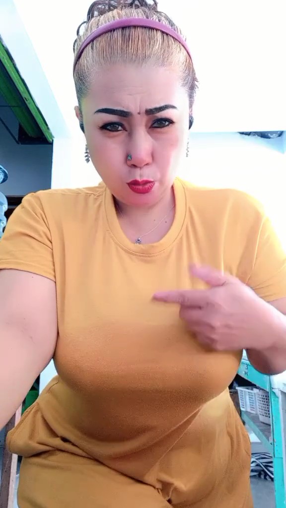 Bunda doyannya brondong