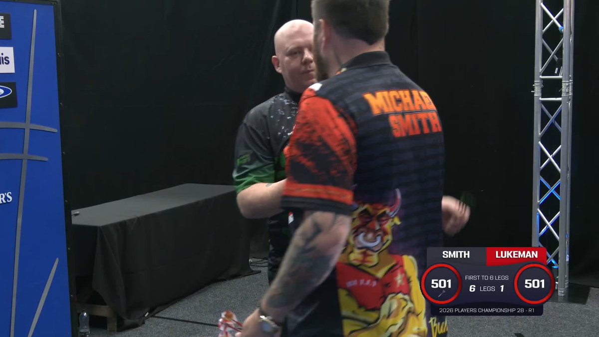 BULLY BOY BATTERS LUKEMAN! A comfortable round one victory for Michael Smith, who defeats an out-of-sorts Martin Lukeman 6-1! 📺 #PC28