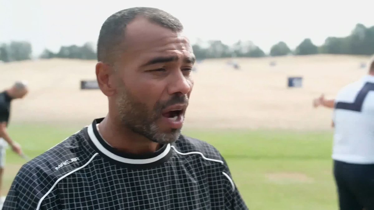 "Arsenal look the strongest." Ashley Cole thinks Arsenal can win back-to-back Premier League titles but says it's still early days 🏆