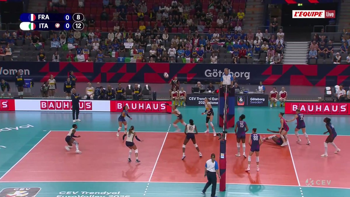 Gros duel dans ce 4e match de poule de l'Euro de volleyball ! La France et l’Italie se rendent coup pour coup. Les deux équipes restent invaincues depuis le début de la compétition. Le match en direct >