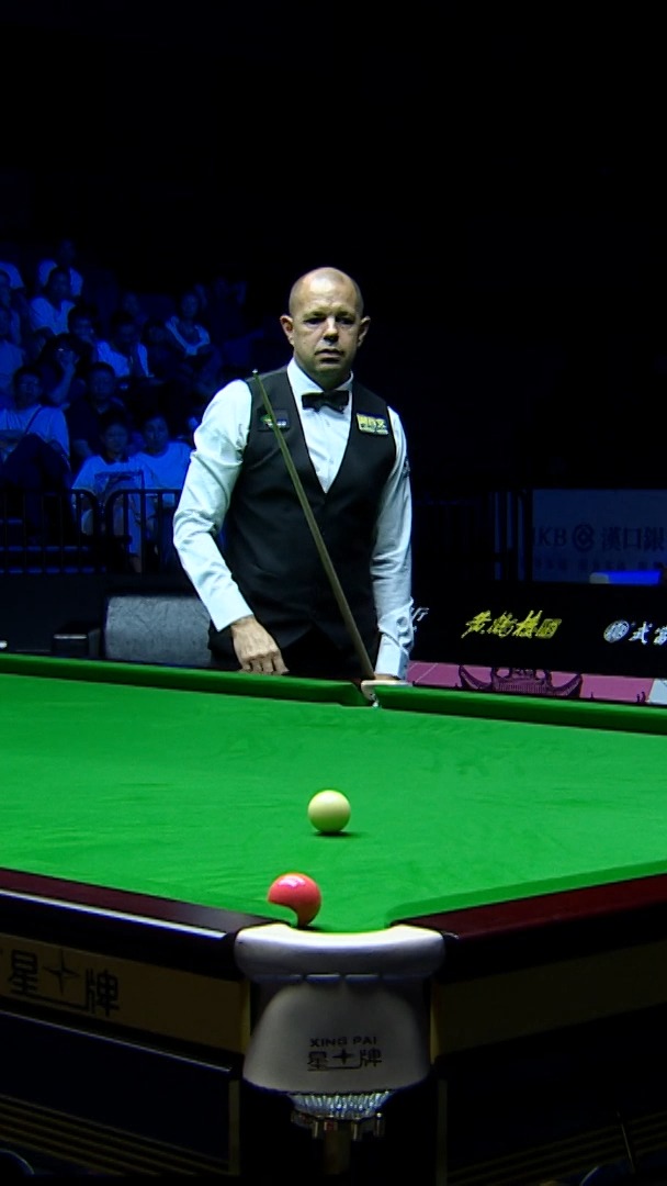 Barry Hawkins was in disbelief at this miss 😳