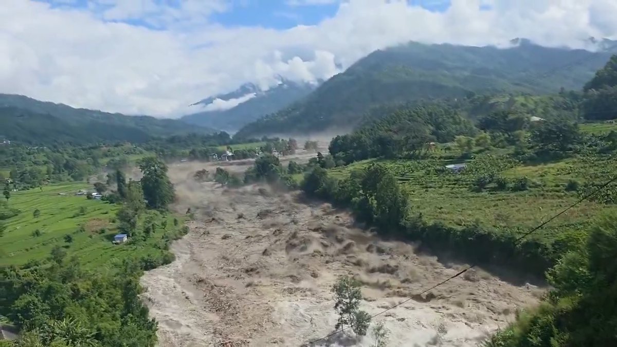 कसैले सपनामा समेत सोच्न नसक्ने यत्रो वितण्डा बनेर बाढी कसरी आयो? कतै यो षडयन्त्र त होइन?🤔 #nepal #BreakingNews #everyoneシ゚ #follower