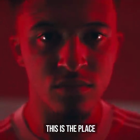 Satu pemain lagi akhirnya mendarat. WELCOME TO MANCHESTER UNITED, WELCOME TO OLD TRAFFORD🔥🙌🏻😍