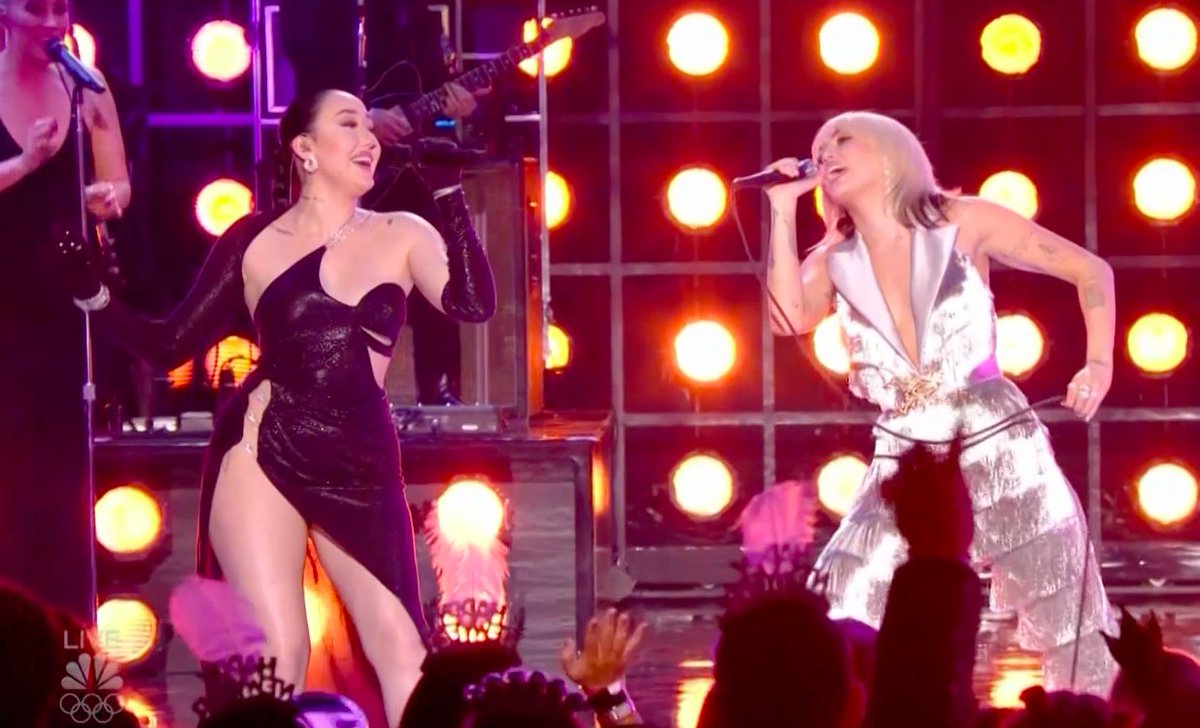 En l'honneur de Dolly Parton🤍 Noah Cyrus & Miley Cyrus interprètent « Jolene » Je ne m’en lasse pas.