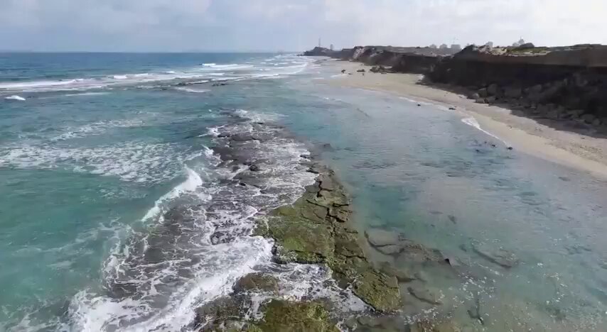 BLUE has always looked good on Israel. 💙🇮🇱 It’s in our flag, our history, and everywhere you look. From Mediterranean waves to sparkling springs and endless skies, discover Israel in every shade of blue. #Israelincolor #blue #nature #ocean #beautifuldestinations #explore