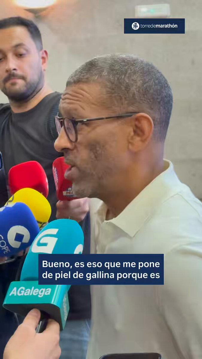 🥹 Djalminha, en su visita a A Coruña: «Si tengo que vivir aquí en un futuro, lo haría encantado, fueron los mejores momentos de mi vida» 😂 La leyenda del Dépor bromea: «Mi hijo está obligado a regatear en todos los entrenamientos»