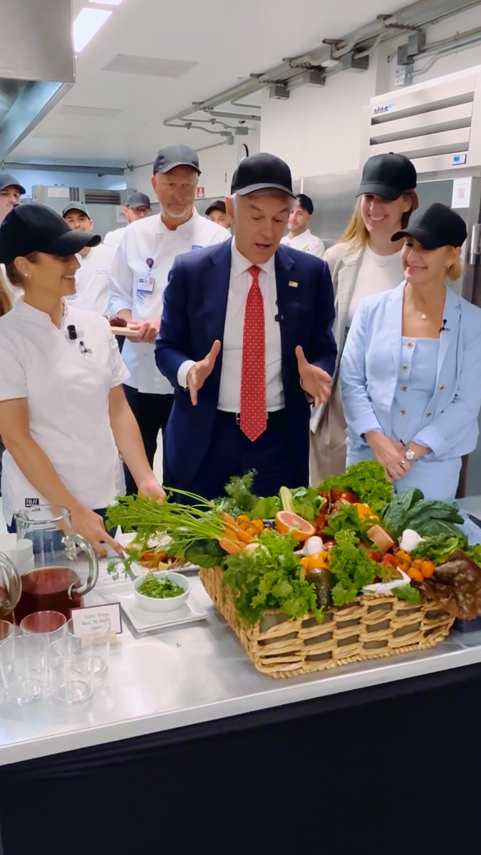 Tampa General is CHANGING the game when it comes to hospital food — and it's all thanks to Secretary Kennedy's Eat Real Food initiative and Geoffrey Zakarian's brilliant cooking skills! Real foods for real people.