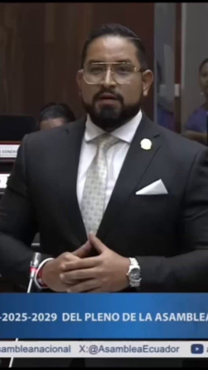 De lado correcto de la historia 💪🏽 Mientras unos defienden delincuentes, para nosotros los derechos humanos de la gente de bien, están por encima de los derechos de asesinos, violadores y zurdos delincuentes 🇪🇨 #fuerzasarmadas #FFAA Policía Ecuador Fuerzas Armadas del Ecuador siempre nuestro apoyo con Uds 💪🏽Asamblea Nacional del Ecuador