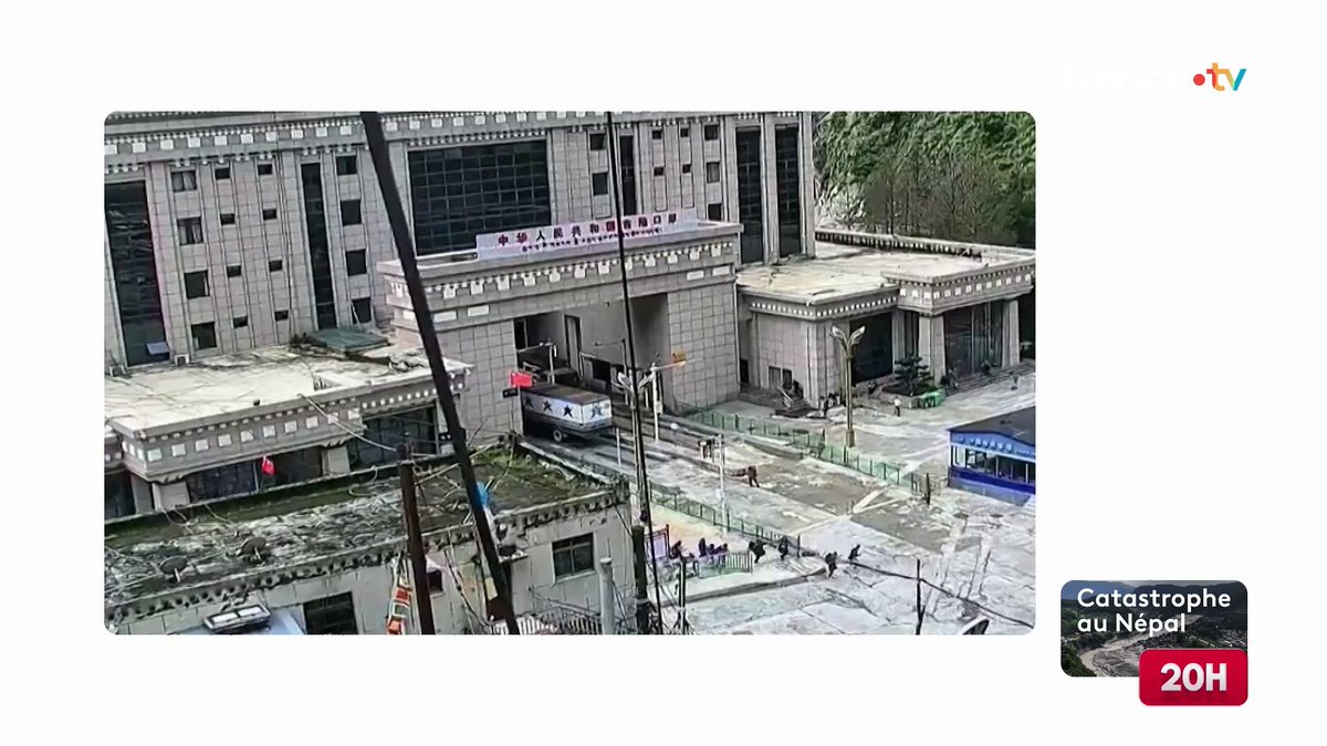 🇳🇵Des dizaines de personnes ont été emportées par un torrent de boue et de rochers, ce matin, à la frontière entre le Népal et le Tibet. En quelques secondes, des villages entiers ont été balayés. Au moins 95 personnes sont mortes. Plus de 400 restent portées disparues. #JT20h