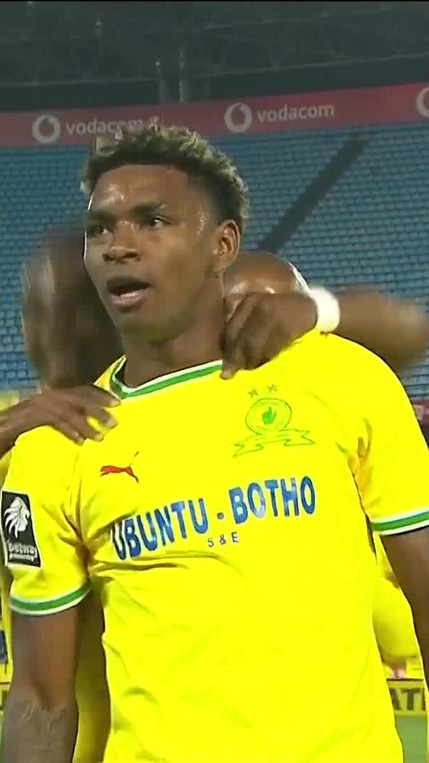 Take a bow Brayan León 🤩👆 It's a glorious strike to give Masandawana the lead 🚀 📺 Stream #BetwayPrem on DStv: #SSDiski