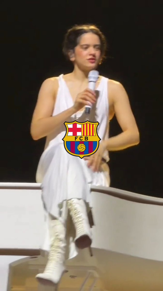 ¡LA MÁS CULÉ! 💙❤️ Durante uno de sus conciertos en Ciudad de México, Rosalía dejó claro lo mucho que quiere al Barça (vía lookrosalia)