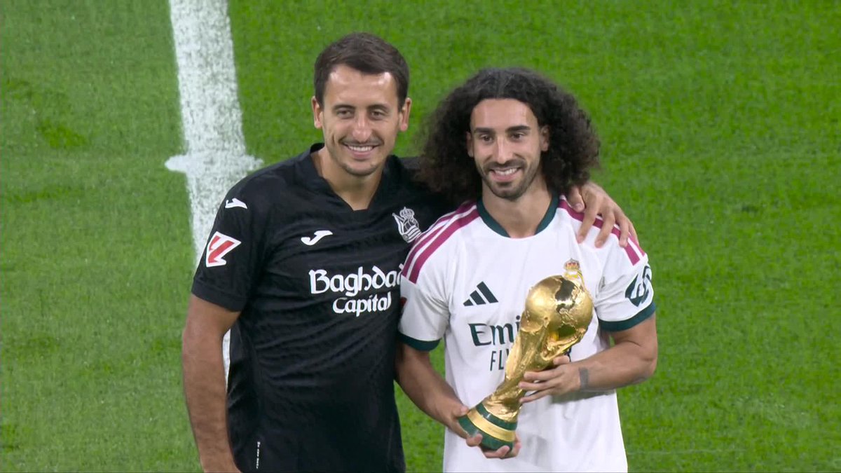 Marc Cucurella and Mikel Oyarzabal given a guard of honour for winning the World Cup with Spain 🇪🇸🏆
