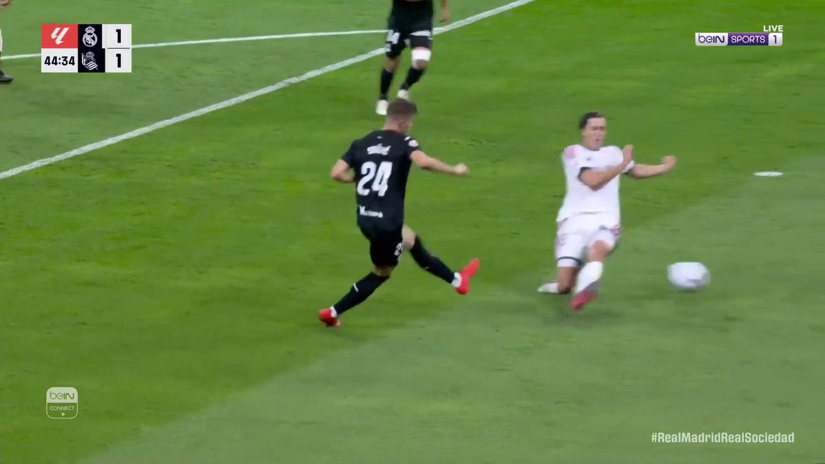 لوكا سوتشيتش يدرك التعادل لريال سوسييداد بتسديدة من داخل منطقة الجزاء ⚽️ #الدوري_الإسباني